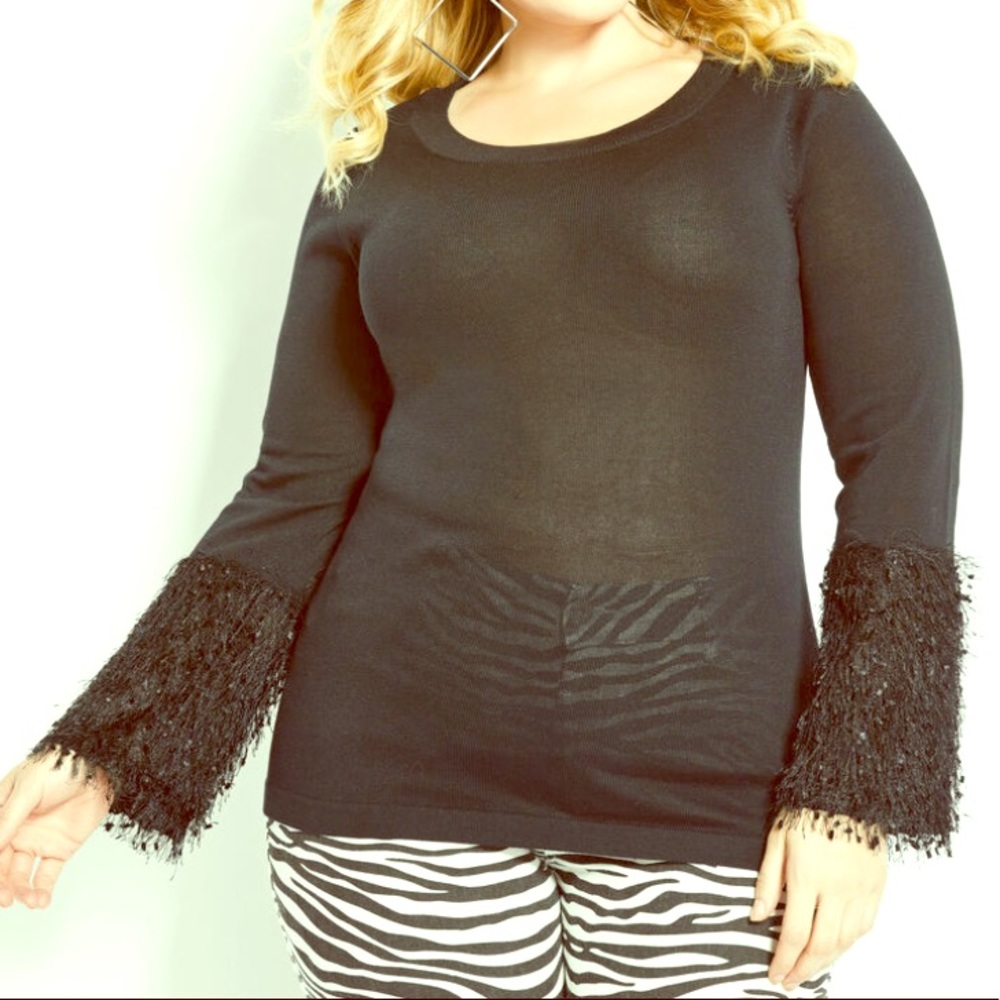 🌺Brand New🌺Lightweight Sweater w/ Fringe Cuff